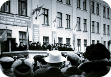 1958 жыл. Саран медициналық препараттар зауытының қызметкерлері пенициллиннің бірінші партиясын алды